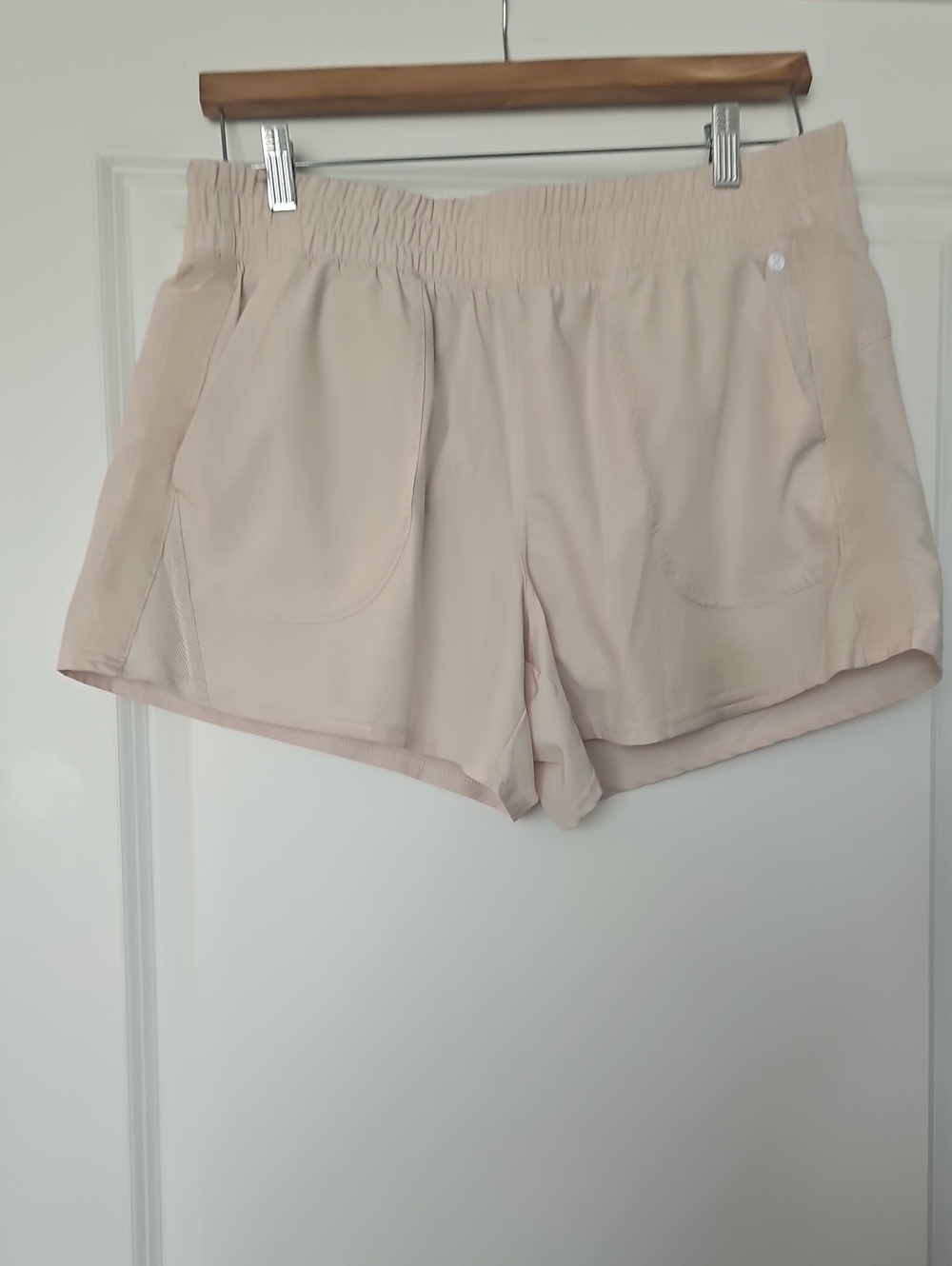Women's Athletic Pull-On Shorts in Soft Cream